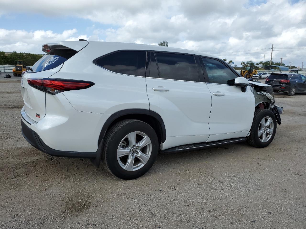 5TDCZRAH8NS546626 2022 Toyota Highlander L