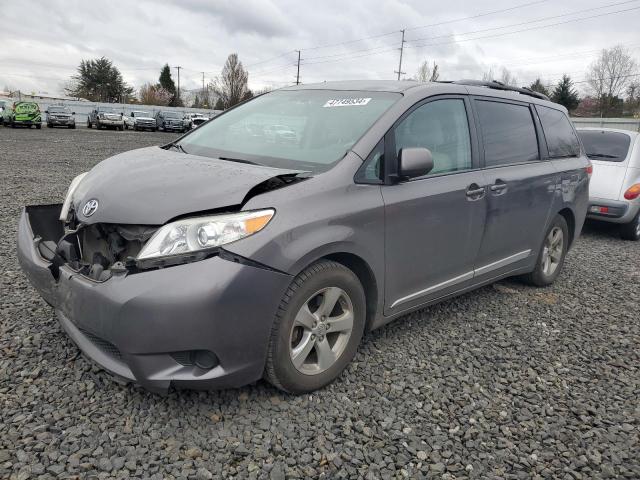 Lot #2503677392 2014 TOYOTA SIENNA LE salvage car