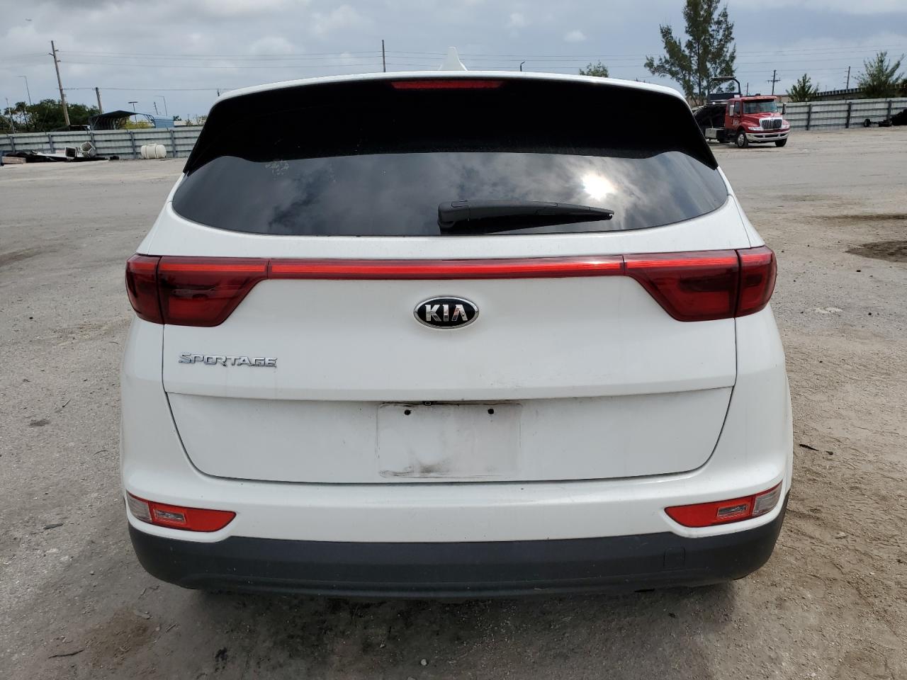 KNDPMCAC5H7119887 2017 Kia Sportage Lx