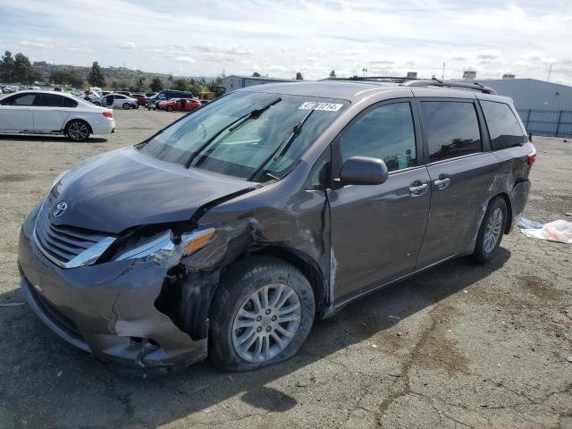 2017 Toyota Sienna Xle VIN: 5TDYZ3DC0HS772392 Lot: 47741214