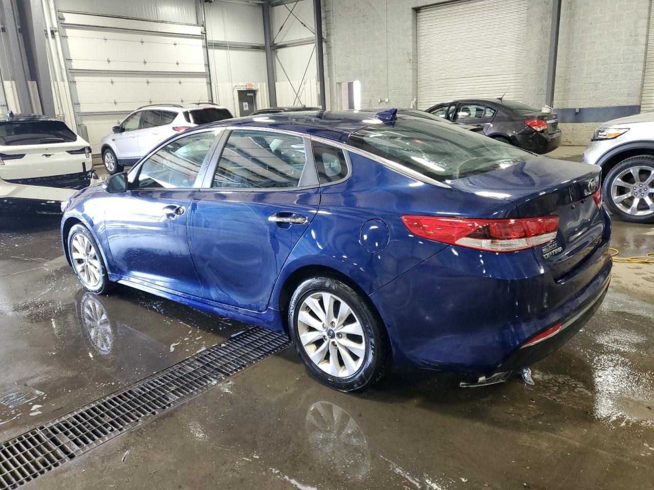 2018 Kia Optima Lx vin: 5XXGT4L37JG267624