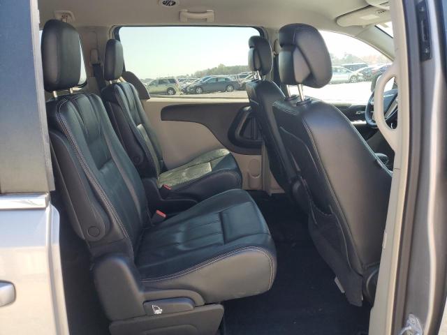 2016 CHRYSLER TOWN AND C - 2C4RC1BGXGR212936
