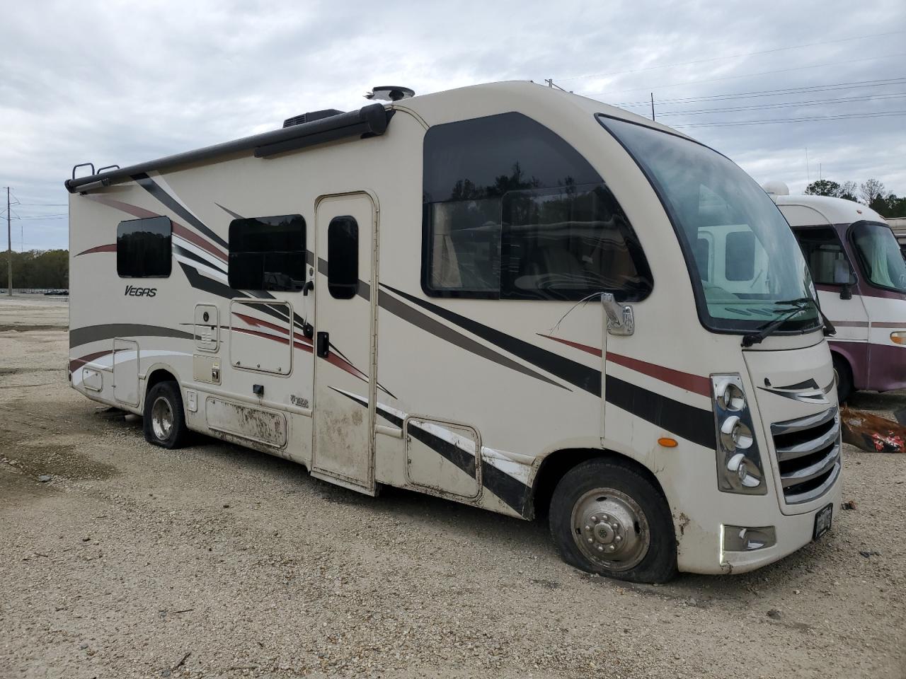 VIN: 1FC4E4KS0JDC27336 2019 THMC MOTORHOME