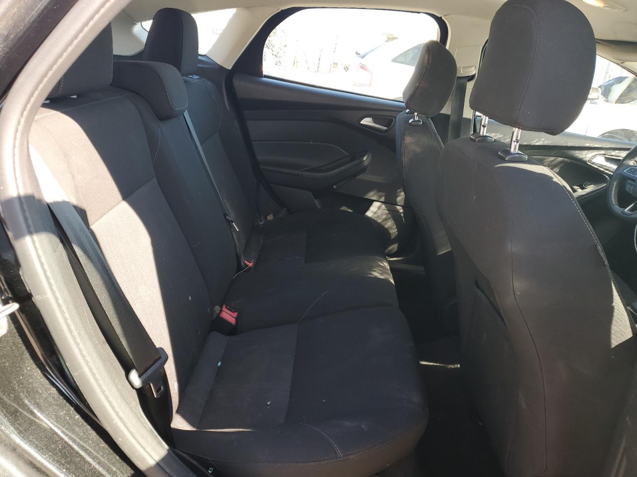 1FADP3K22FL299419 2015 Ford Focus Se