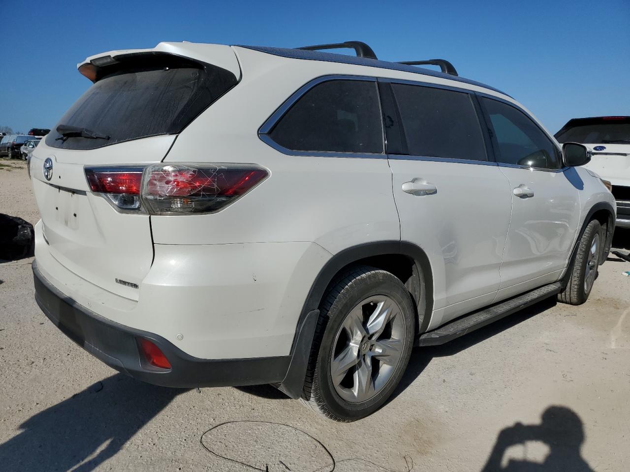 2015 Toyota Highlander Limited vin: 5TDYKRFH0FS104718