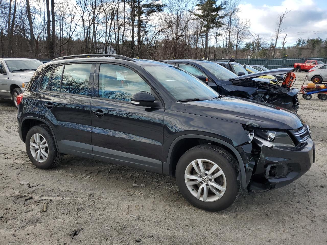 2016 Volkswagen Tiguan S vin: WVGBV7AXXGW541722