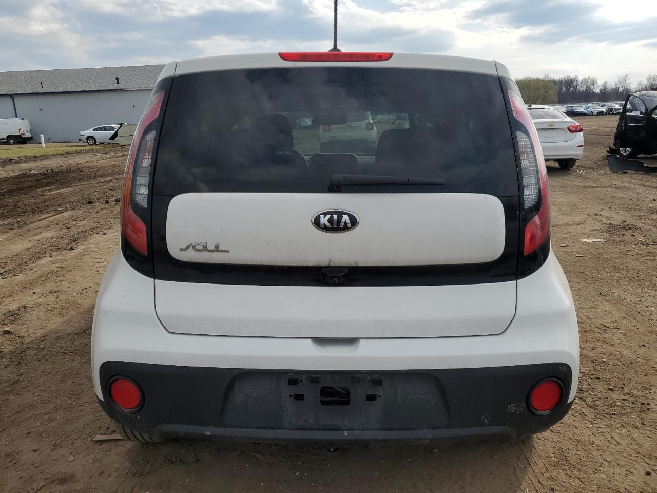 KNDJN2A27J7537216 2018 Kia Soul