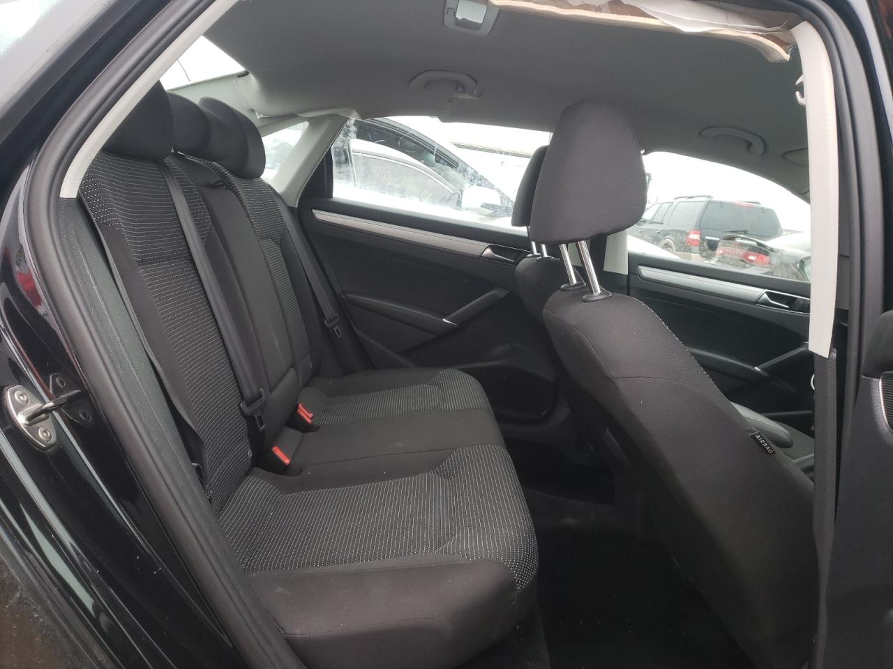 1VWAT7A31HC016311 2017 Volkswagen Passat S