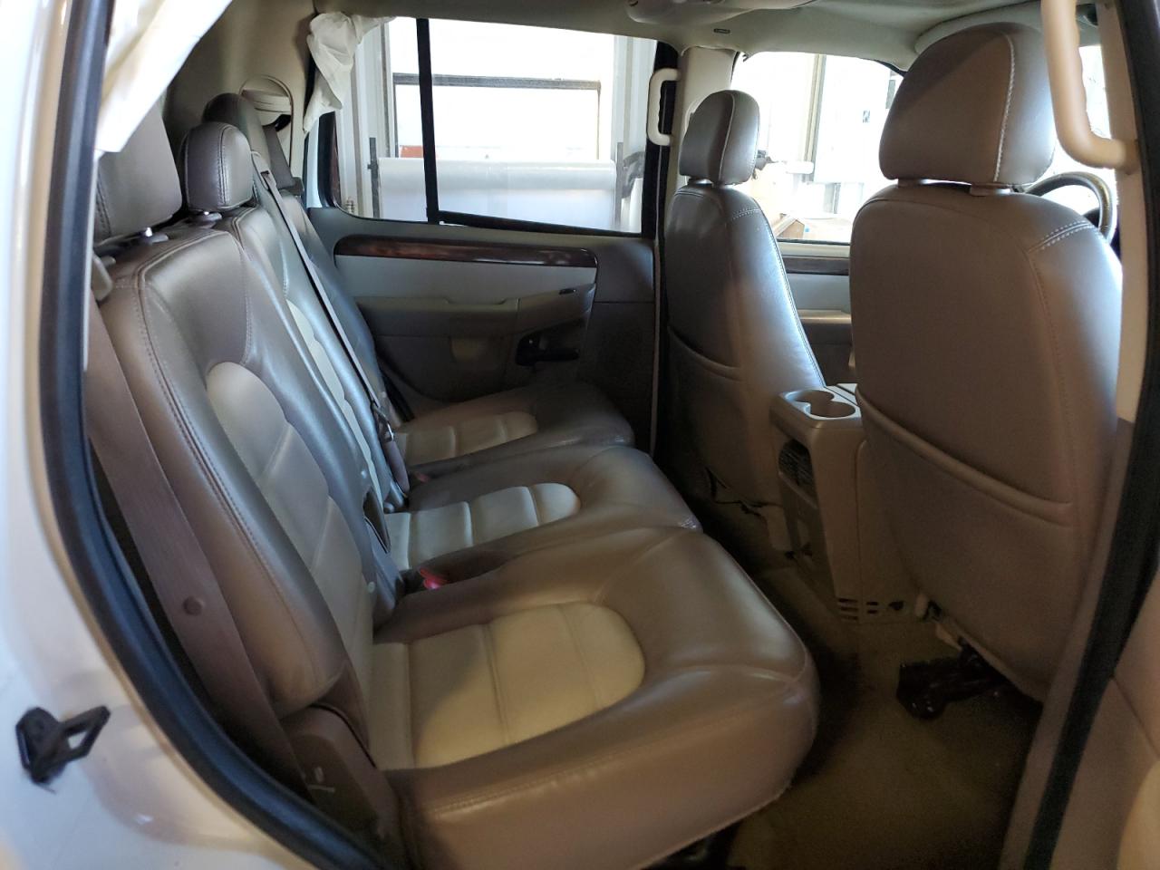 1FMDU74W25UB61507 2005 Ford Explorer Eddie Bauer