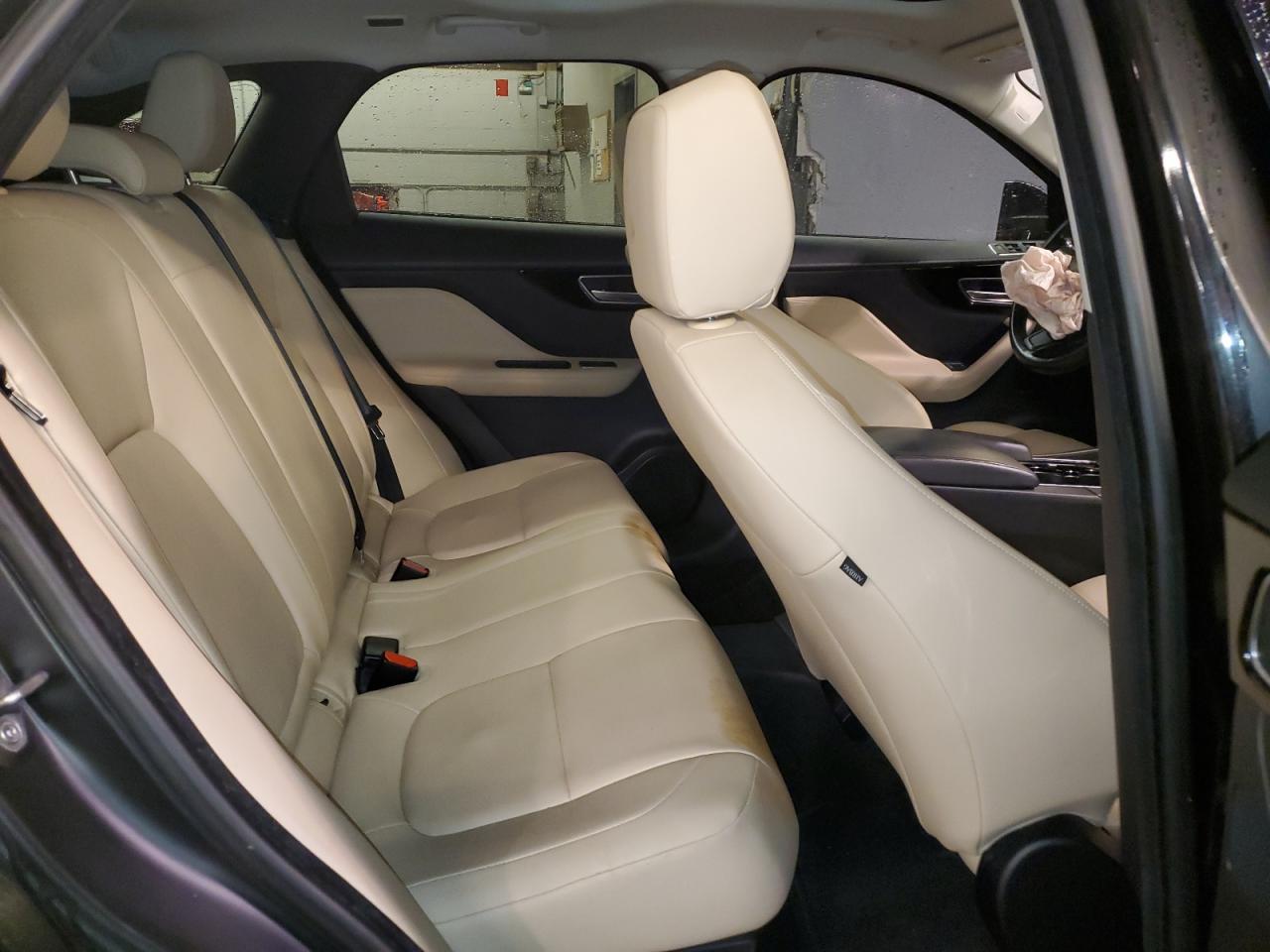 SADCJ2BV6HA884440 2017 Jaguar F-Pace Premium