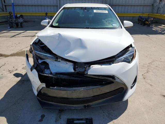 2018 Toyota Corolla L VIN: 5YFBURHE7JP785819 Lot: 48252844