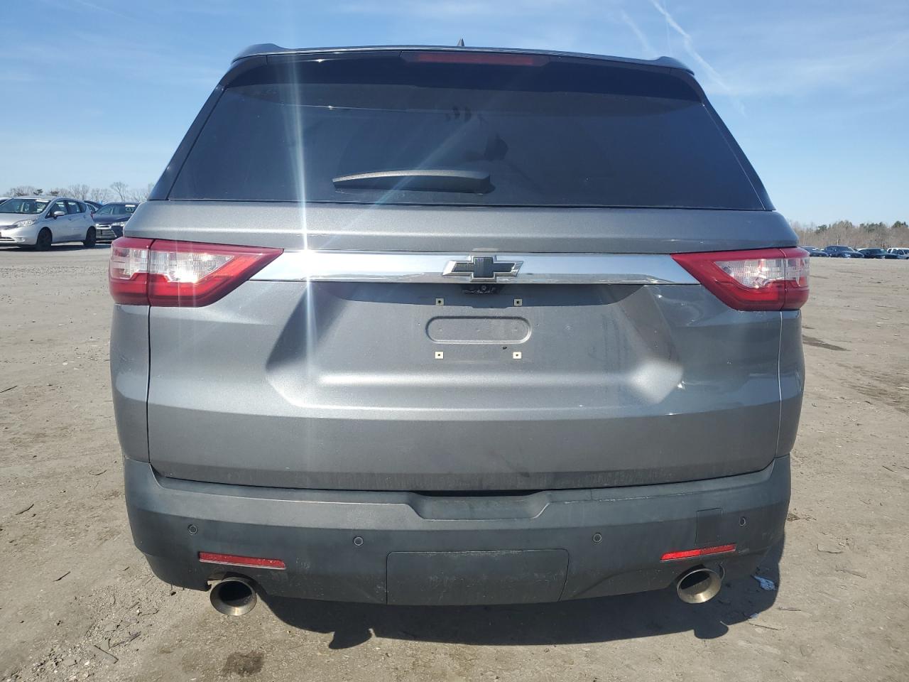 1GNEVHKW5JJ251672 2018 Chevrolet Traverse Lt