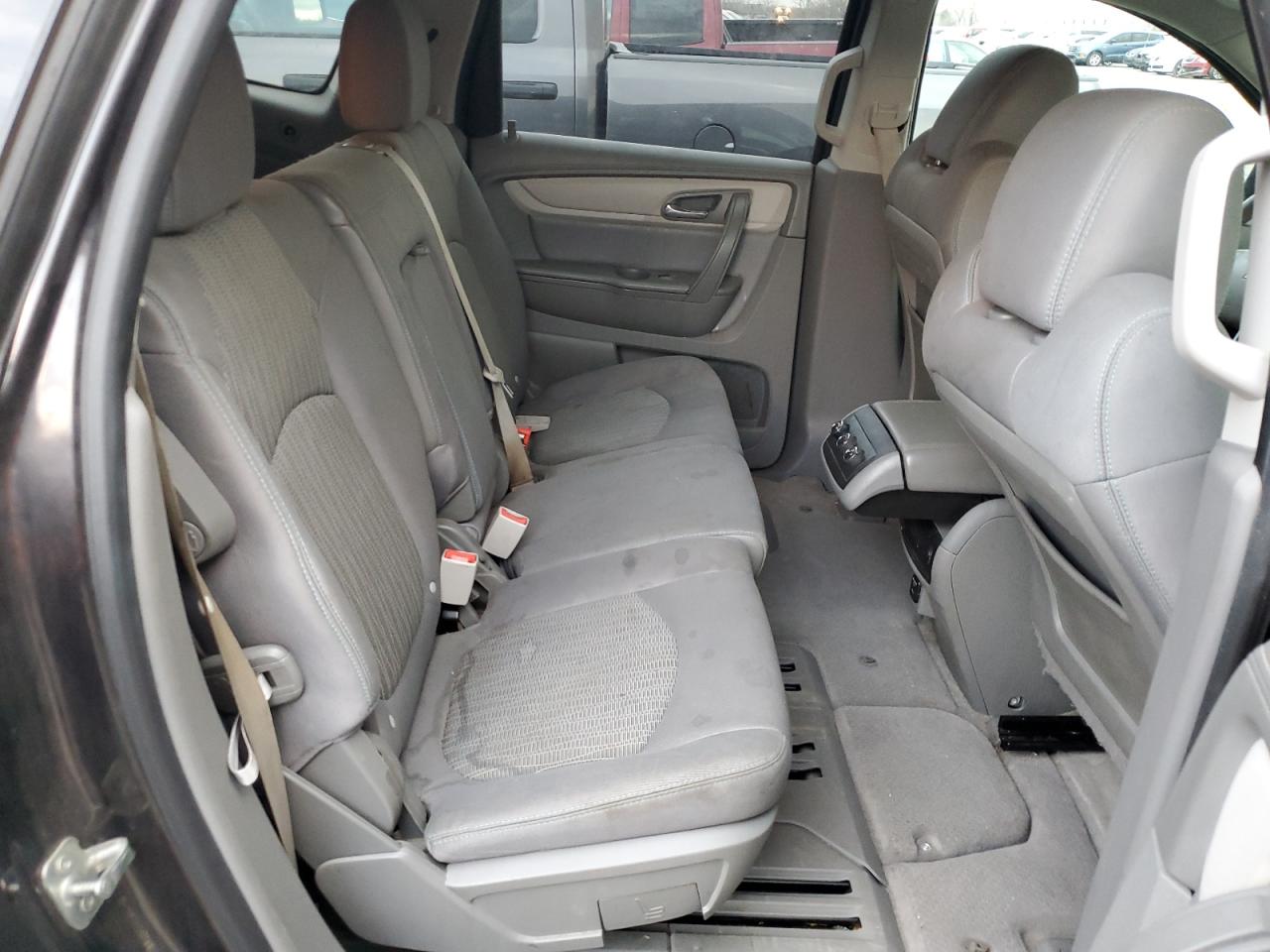 1GNKRFED2GJ130211 2016 Chevrolet Traverse Ls