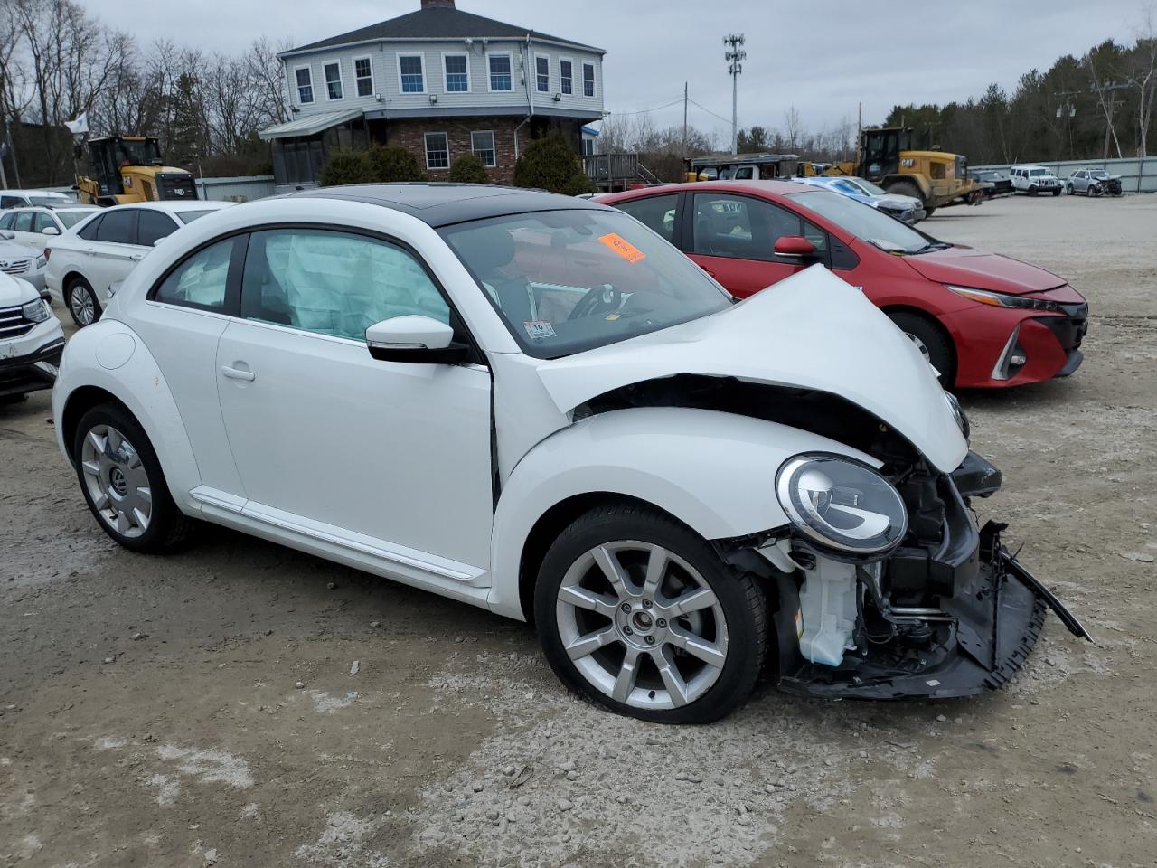 3VWJD7AT2KM713716 2019 Volkswagen Beetle Se