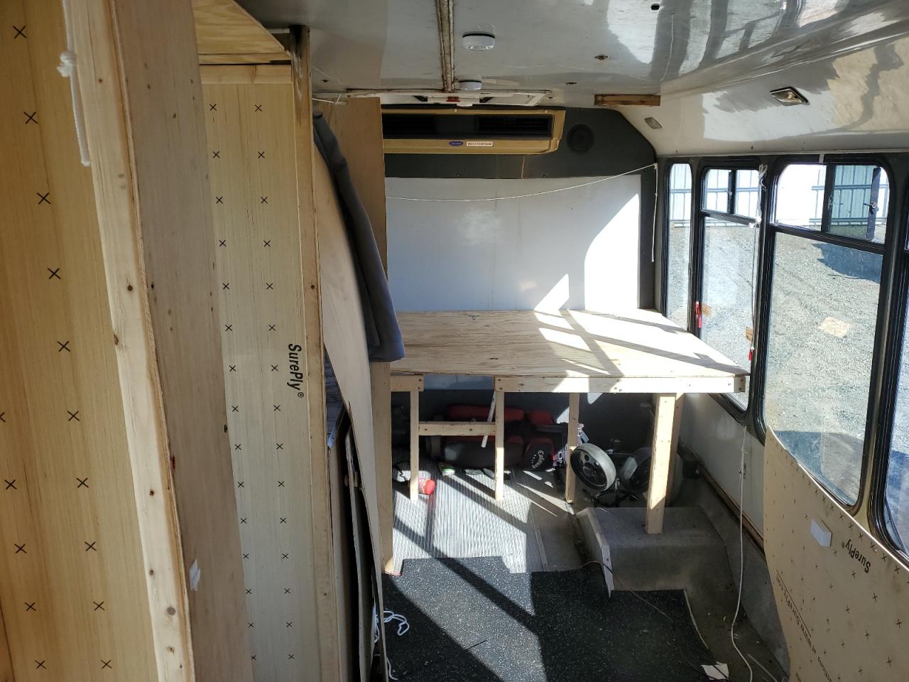 1FDXE45F12HA35506 2002 Ford Econoline E450 Super Duty Cutaway Van