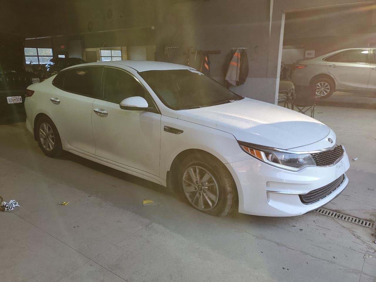 5XXGT4L3XJG227456 2018 Kia Optima Lx