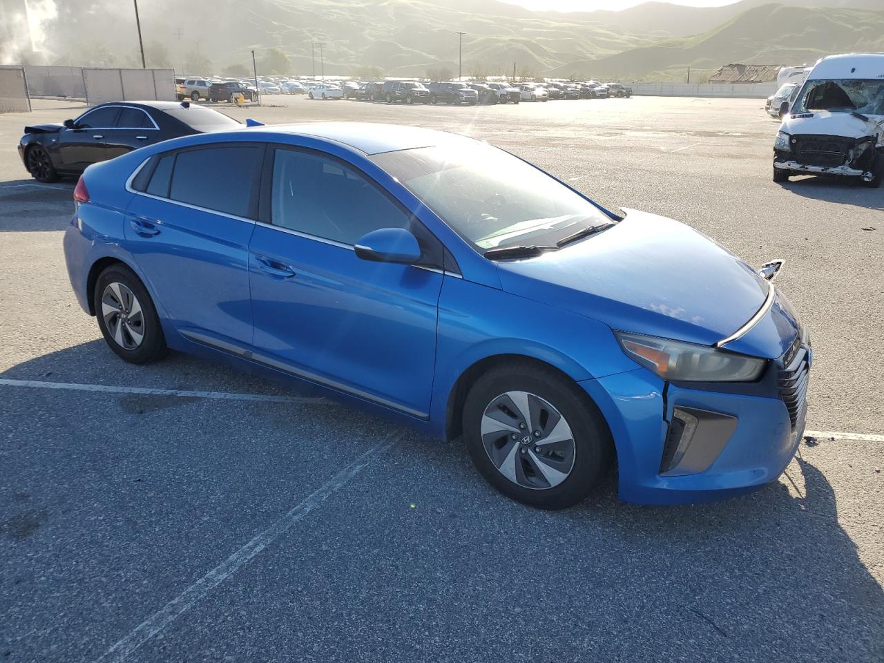 2018 Hyundai Ioniq Sel vin: KMHC75LC8JU099393