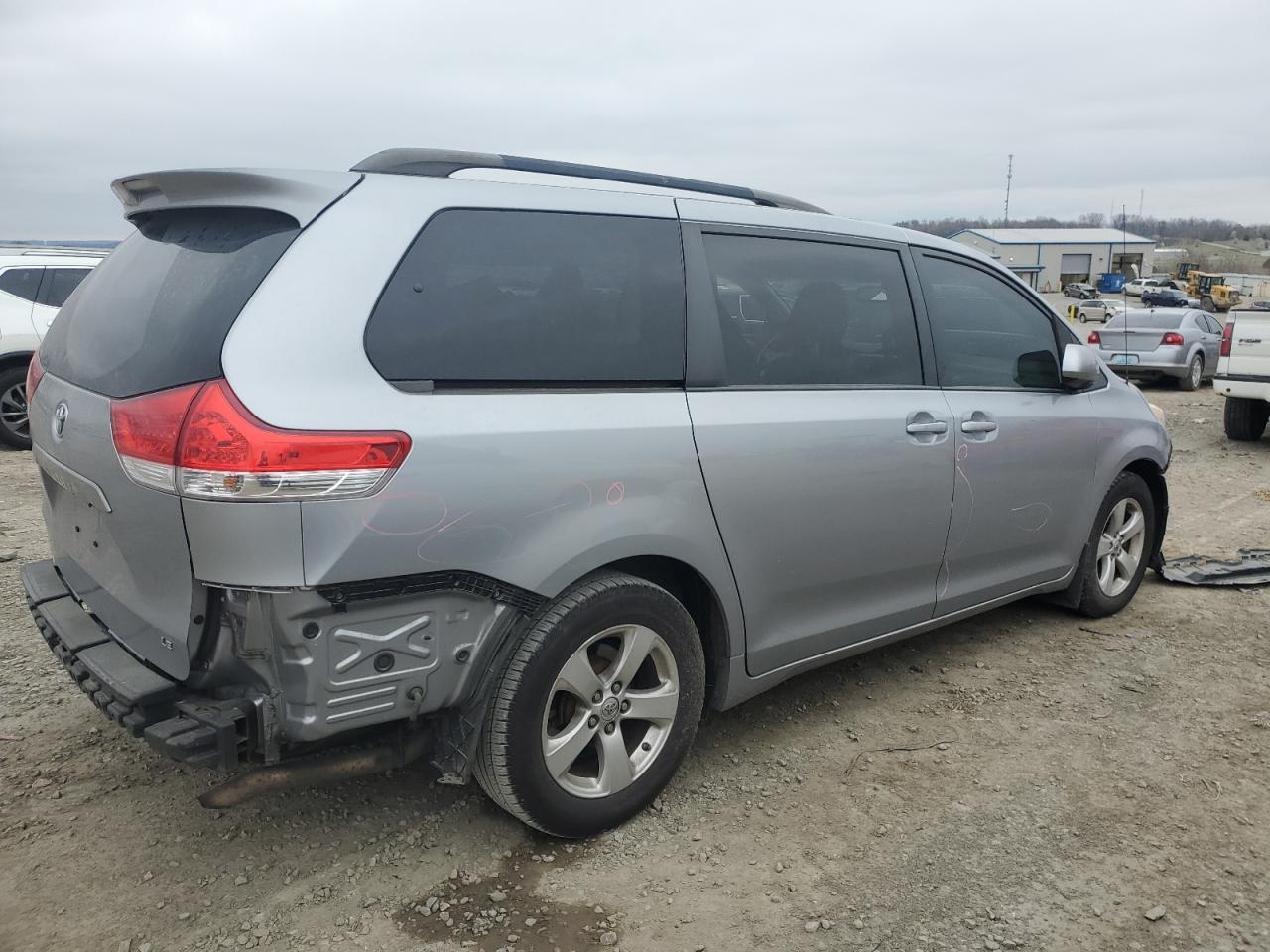 Lot #2428407766 2013 TOYOTA SIENNA LE