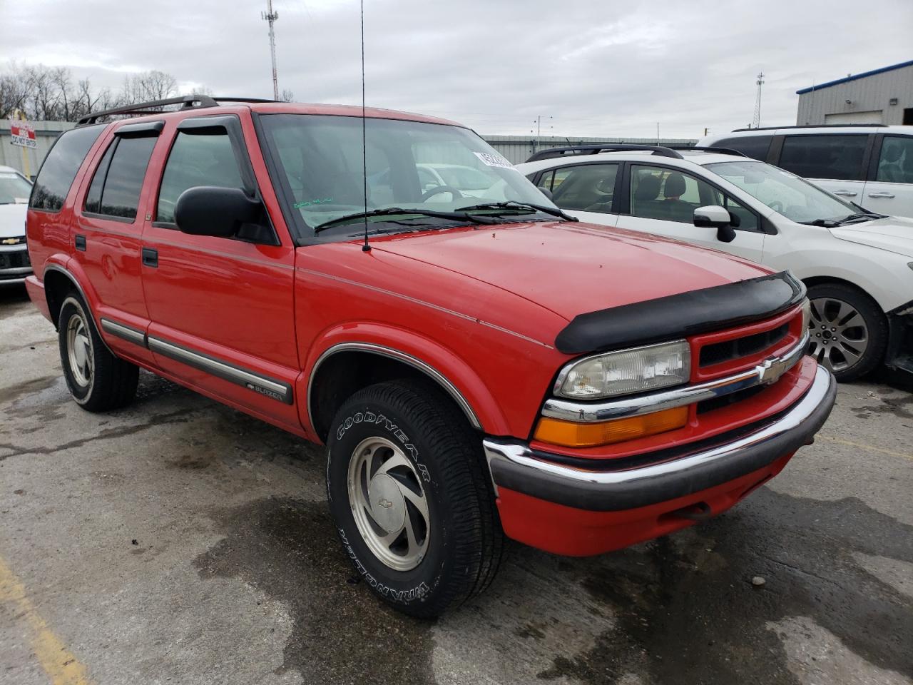 1GNDT13W8Y2165557 2000 Chevrolet Blazer