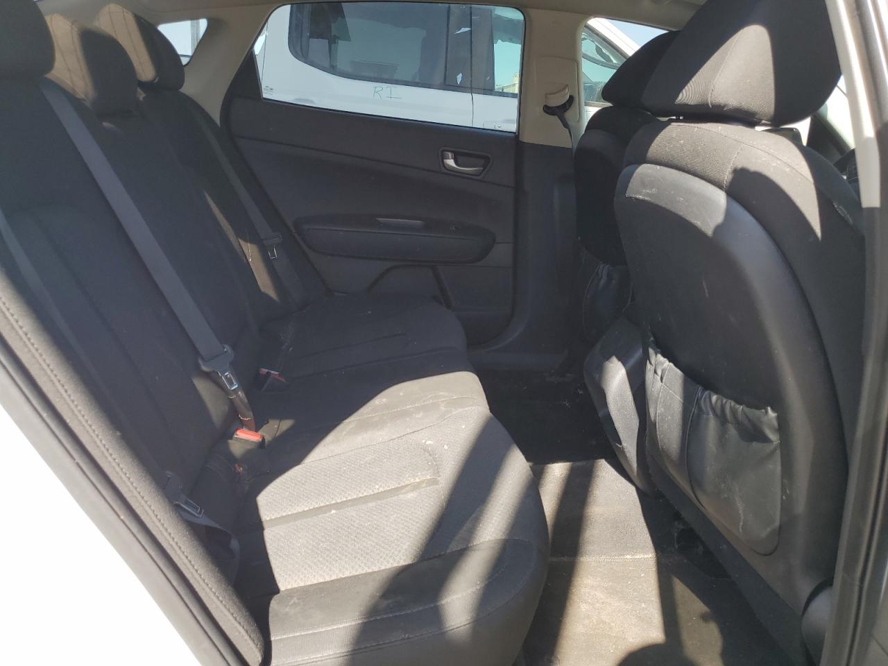 5XXGT4L38HG165081 2017 Kia Optima Lx