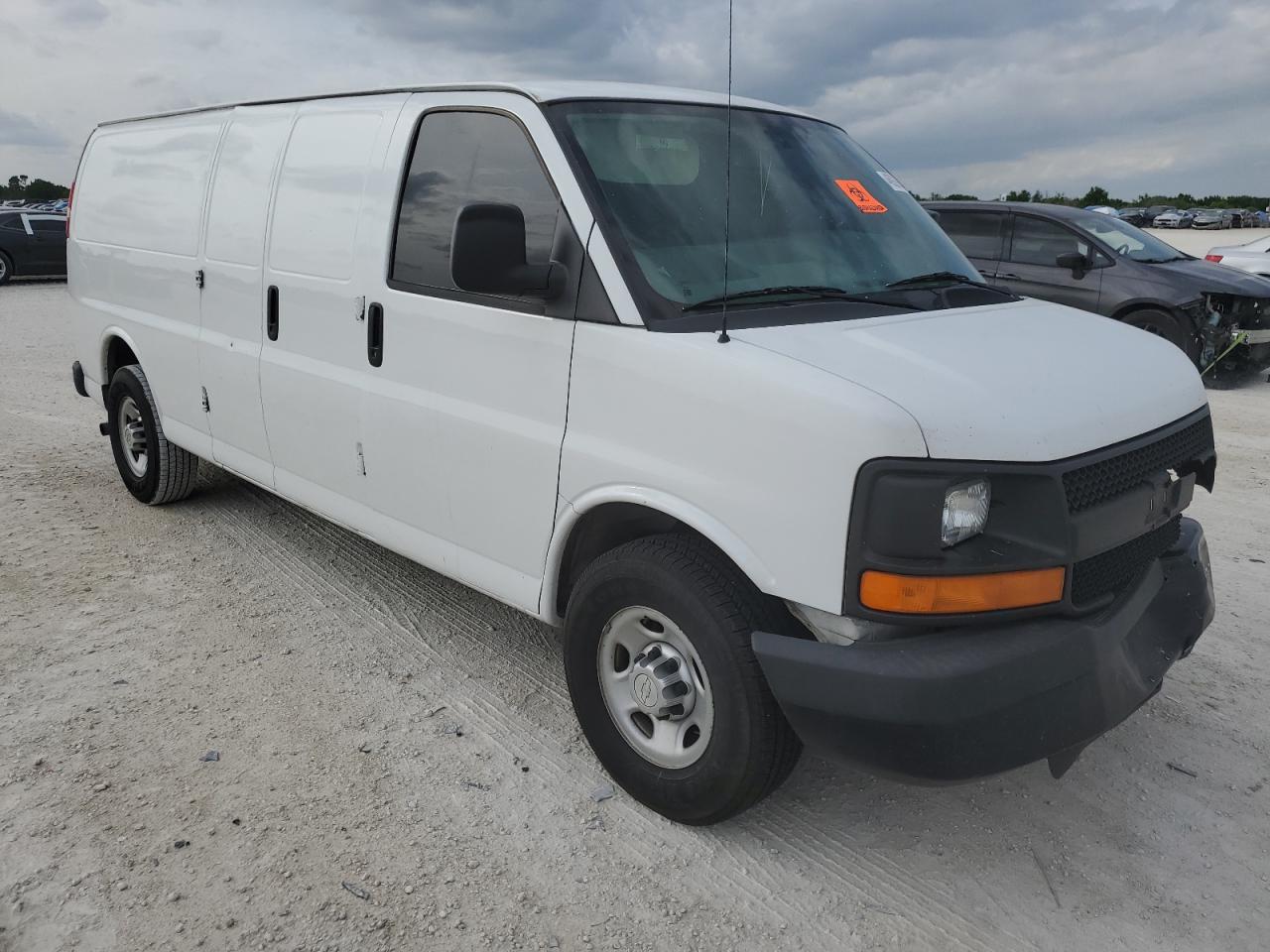 1GCWGBFF1G1337939 2016 Chevrolet Express G2500