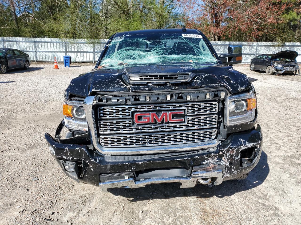 1GT12UEY2JF216161 2018 GMC Sierra K2500 Denali