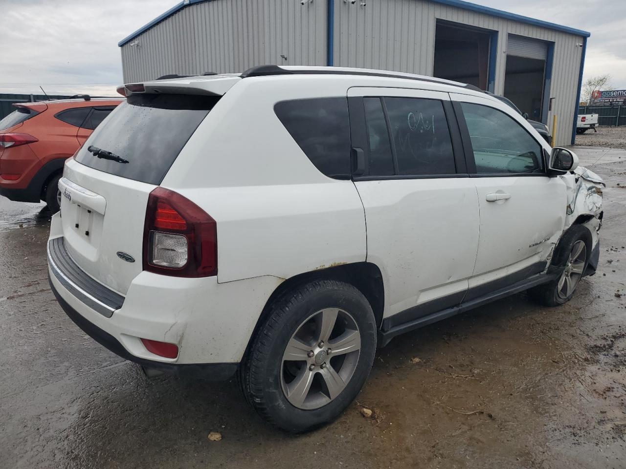 2016 Jeep Compass Latitude vin: 1C4NJDEB8GD798982