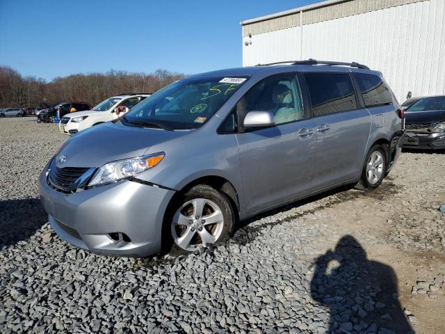 Lot #2436380980 2015 TOYOTA SIENNA LE salvage car