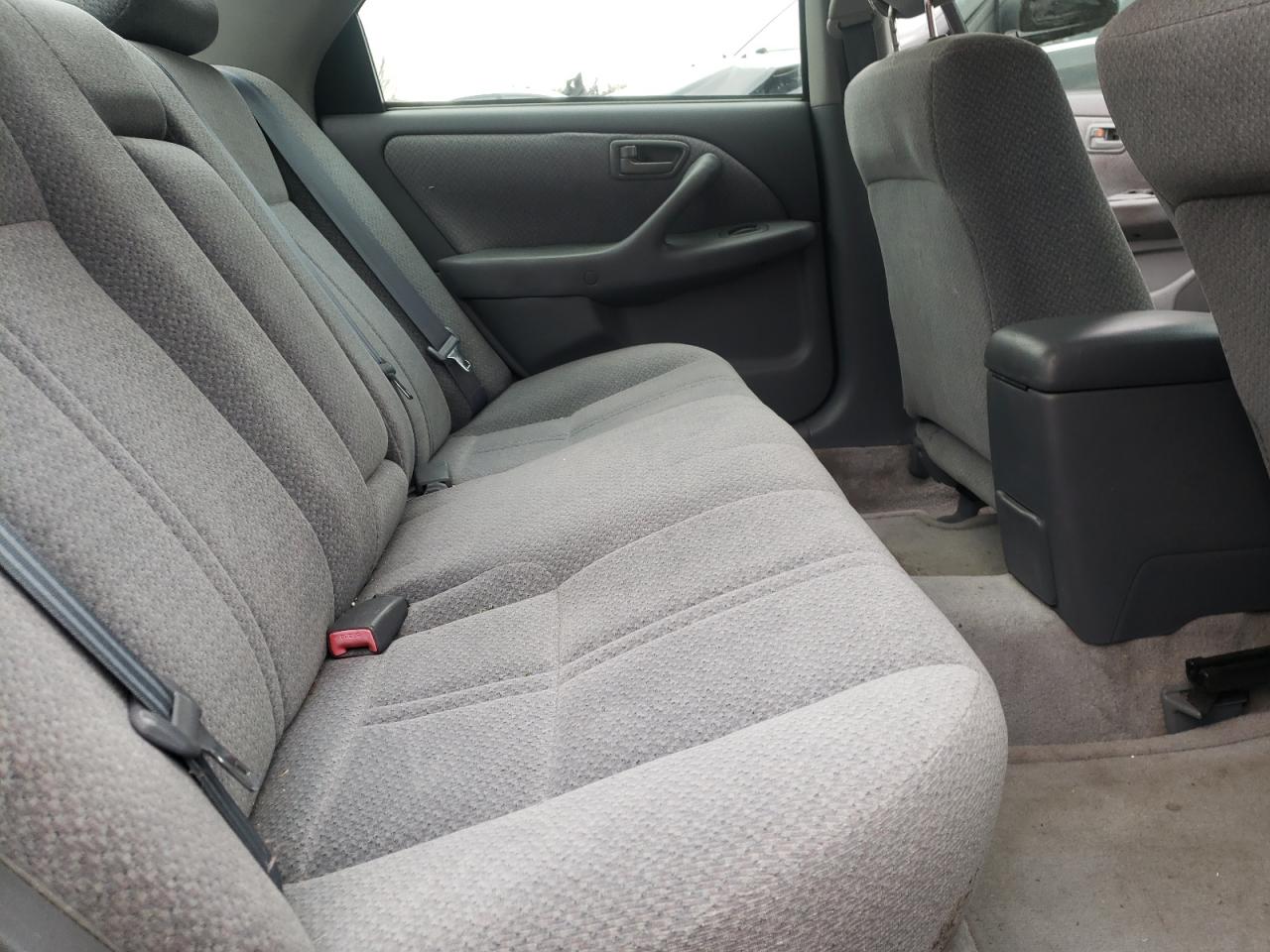 4T1BF22K3YU937698 2000 Toyota Camry Le