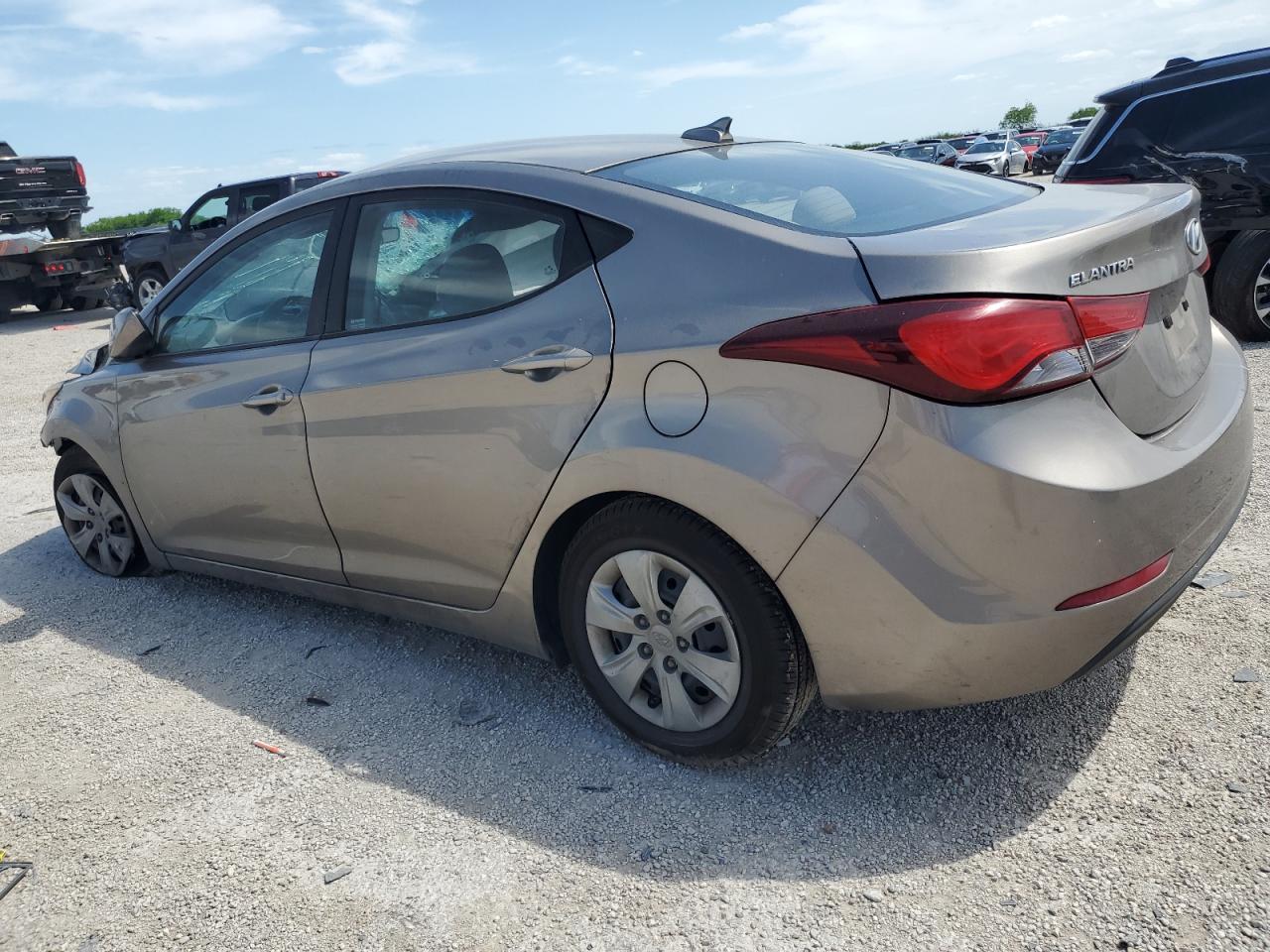 5NPDH4AE0GH756632 2016 Hyundai Elantra Se