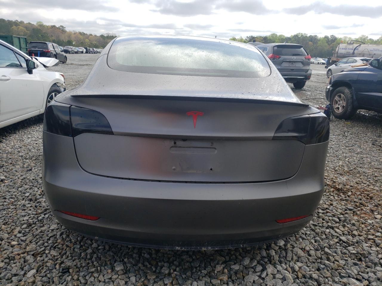 5YJ3E1EB2JF079432 2018 Tesla Model 3