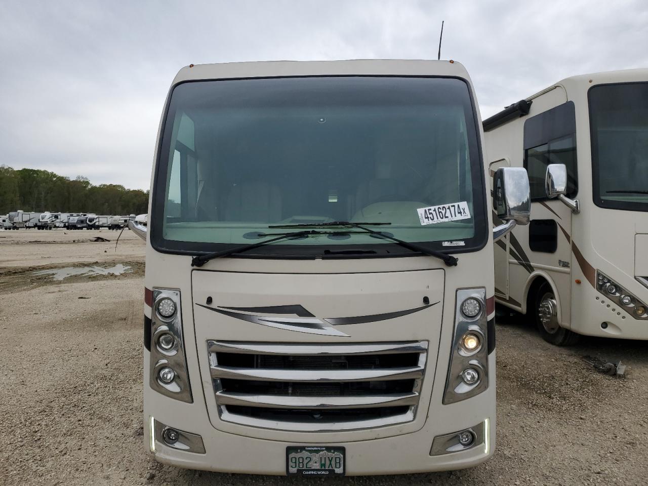 VIN: 1FC4E4KS0JDC27336 2019 THMC MOTORHOME