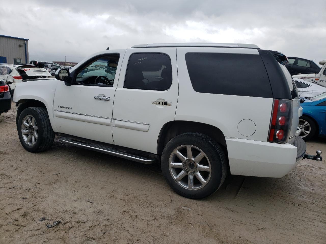 1GKFK638X7J331637 2007 GMC Yukon Denali