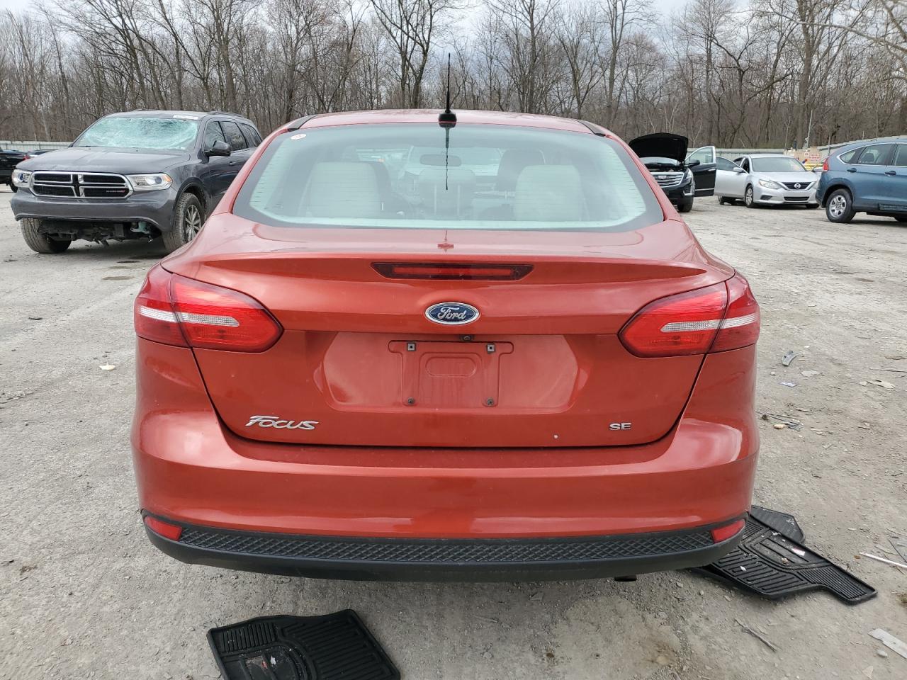 1FADP3F27JL330215 2018 Ford Focus Se