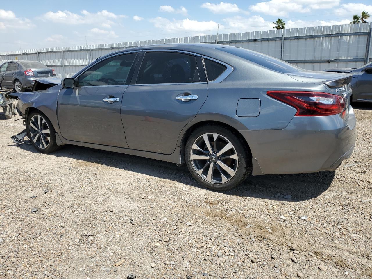 2017 Nissan Altima 2.5 vin: 1N4AL3AP5HC497216