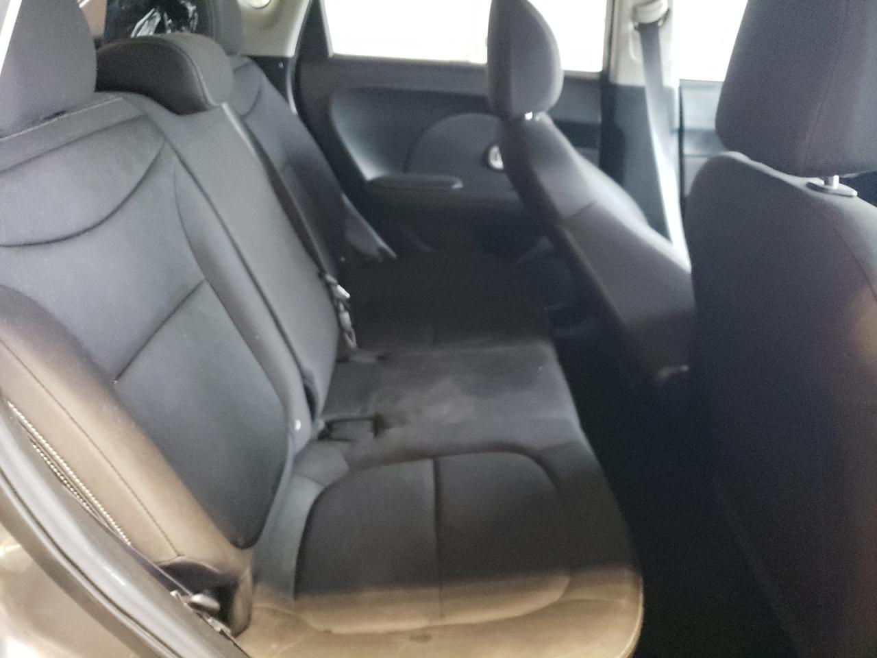 KNDJN2A21G7303324 2016 Kia Soul