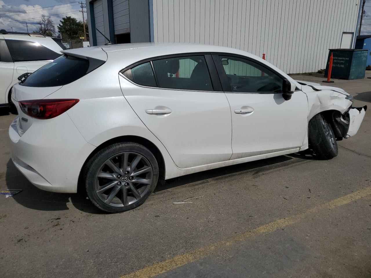 2018 Mazda 3 Touring vin: 3MZBN1L30JM189945