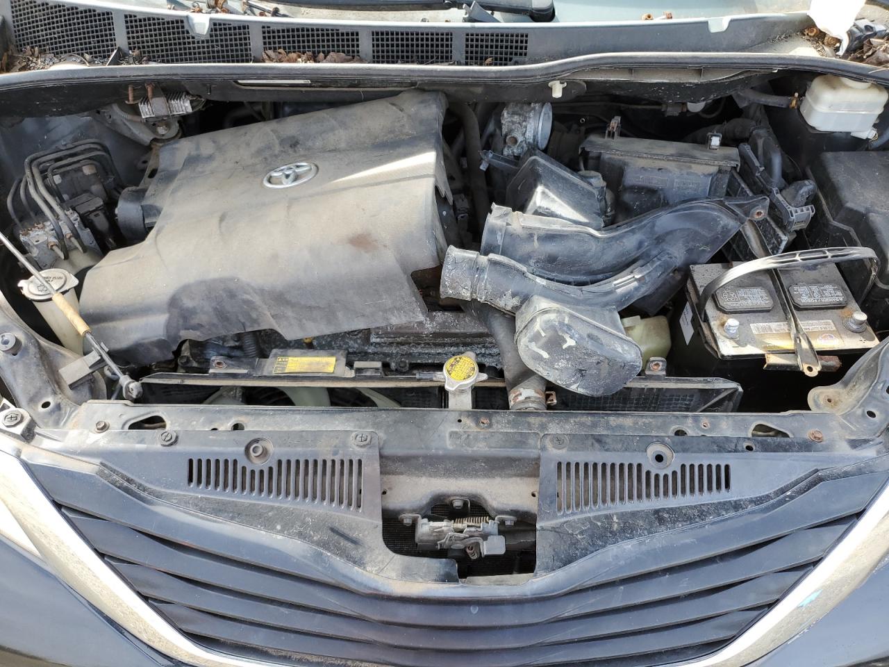 5TDKK3DC0BS090825 2011 Toyota Sienna Le