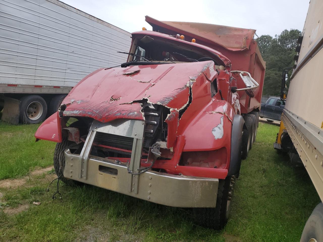 Lot #2943176406 2005 MACK 700 CV700