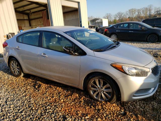 VIN KNAFX4A68G5558396 2016 KIA Forte, LX no.4