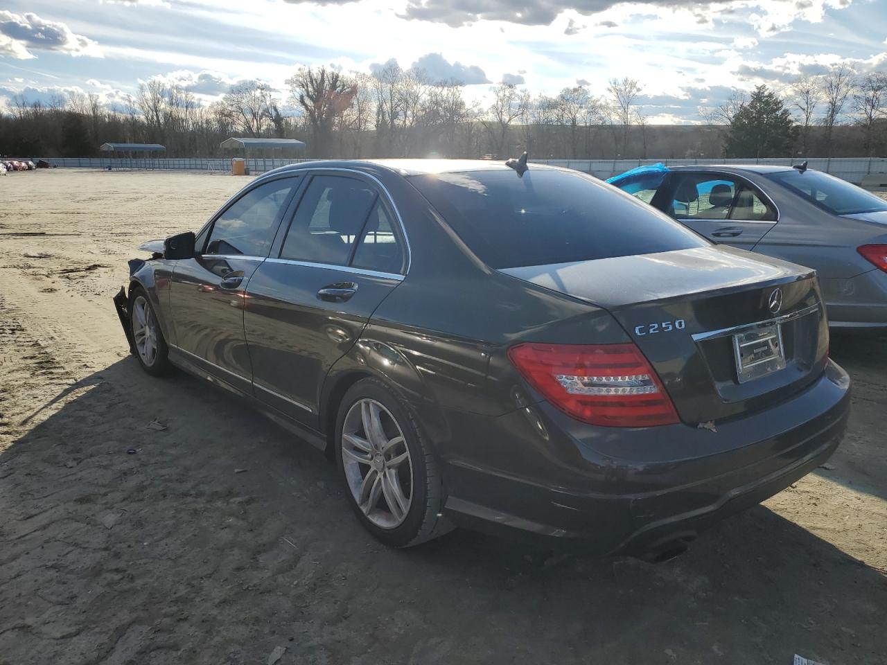 2013 Mercedes-Benz C 250 vin: WDDGF4HB4DR280684