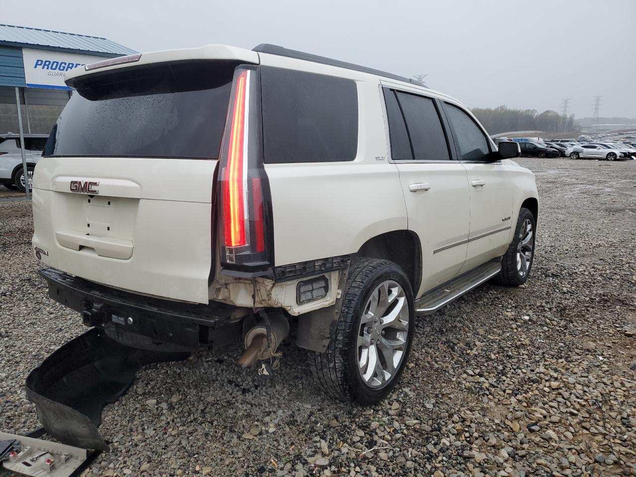 2015 GMC Yukon Slt vin: 1GKS1BKC1FR106166