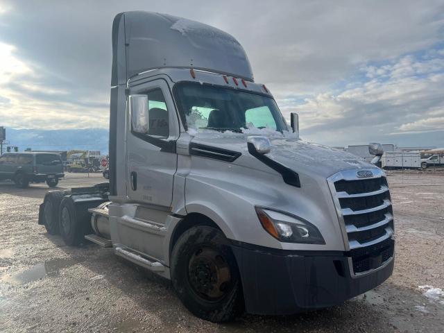 Lot #2423209653 2018 FREIGHTLINER CASCADIA 1 salvage car
