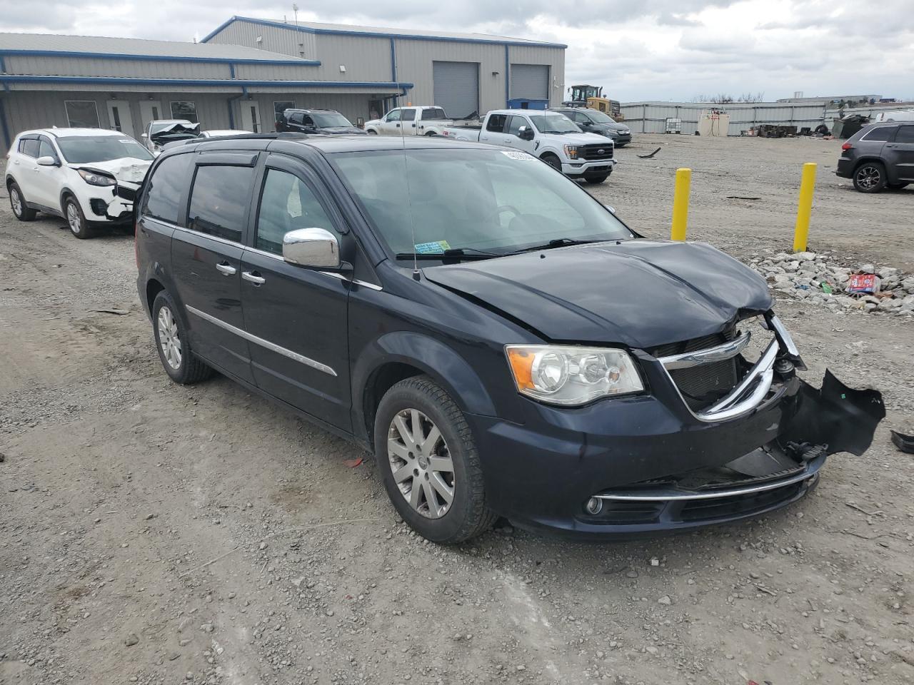 2A4RR8DG5BR749995 2011 Chrysler Town & Country Touring L