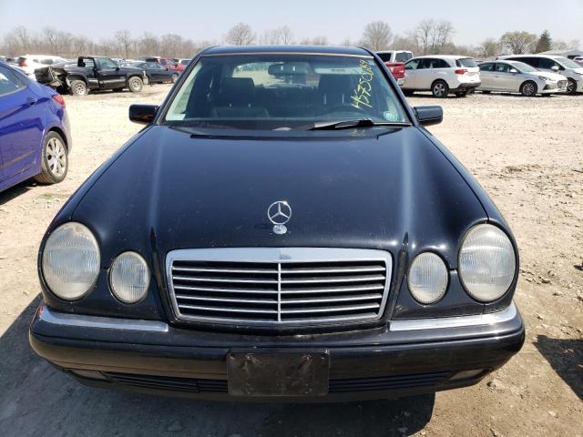 1999 Mercedes-Benz E 300Td VIN: WDBJF25H3XA777272 Lot: 45750684