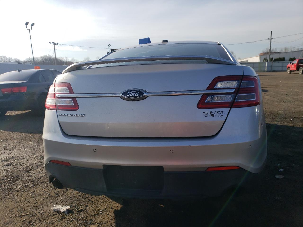 1FAHP2KT5FG121758 2015 Ford Taurus Sho