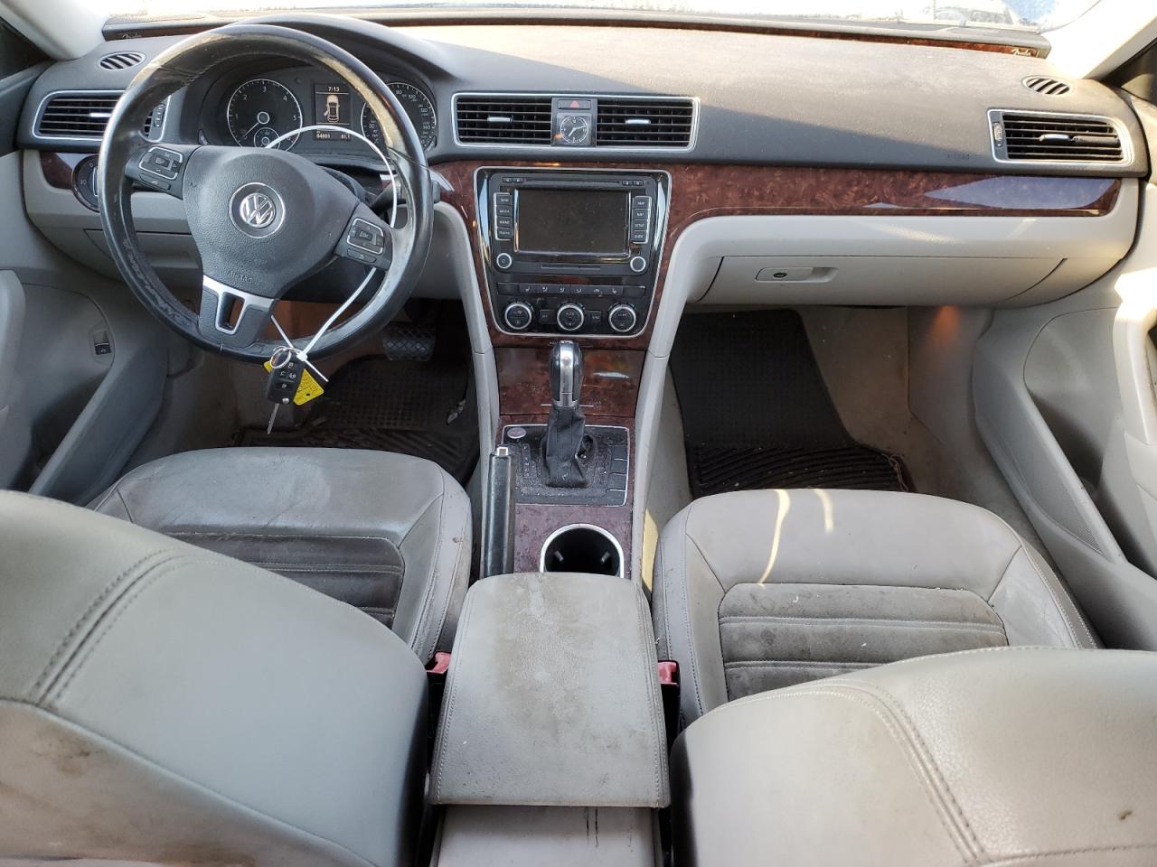 1VWCN7A37DC071018 2013 Volkswagen Passat Sel