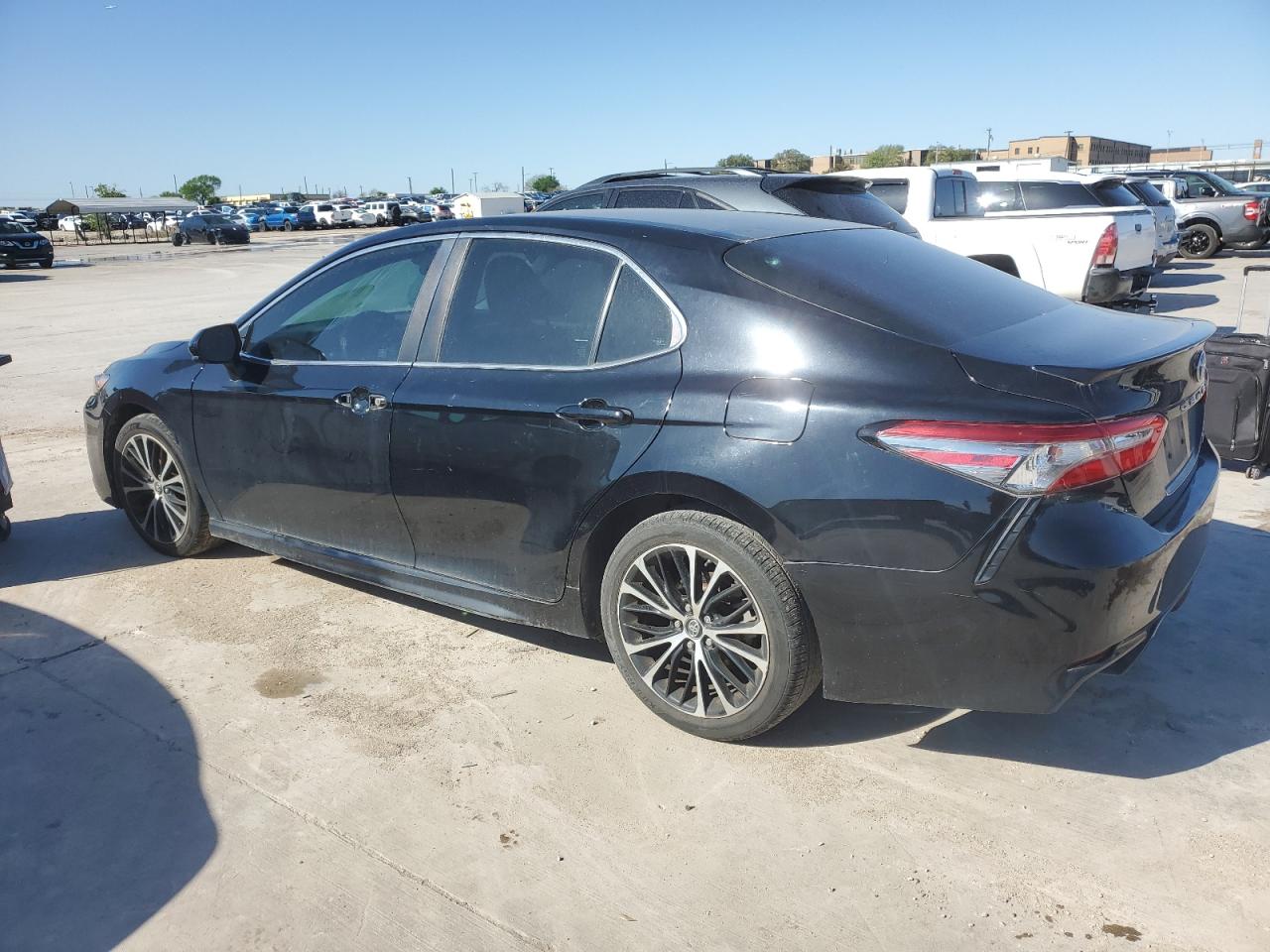 4T1B11HKXJU089518 2018 Toyota Camry L