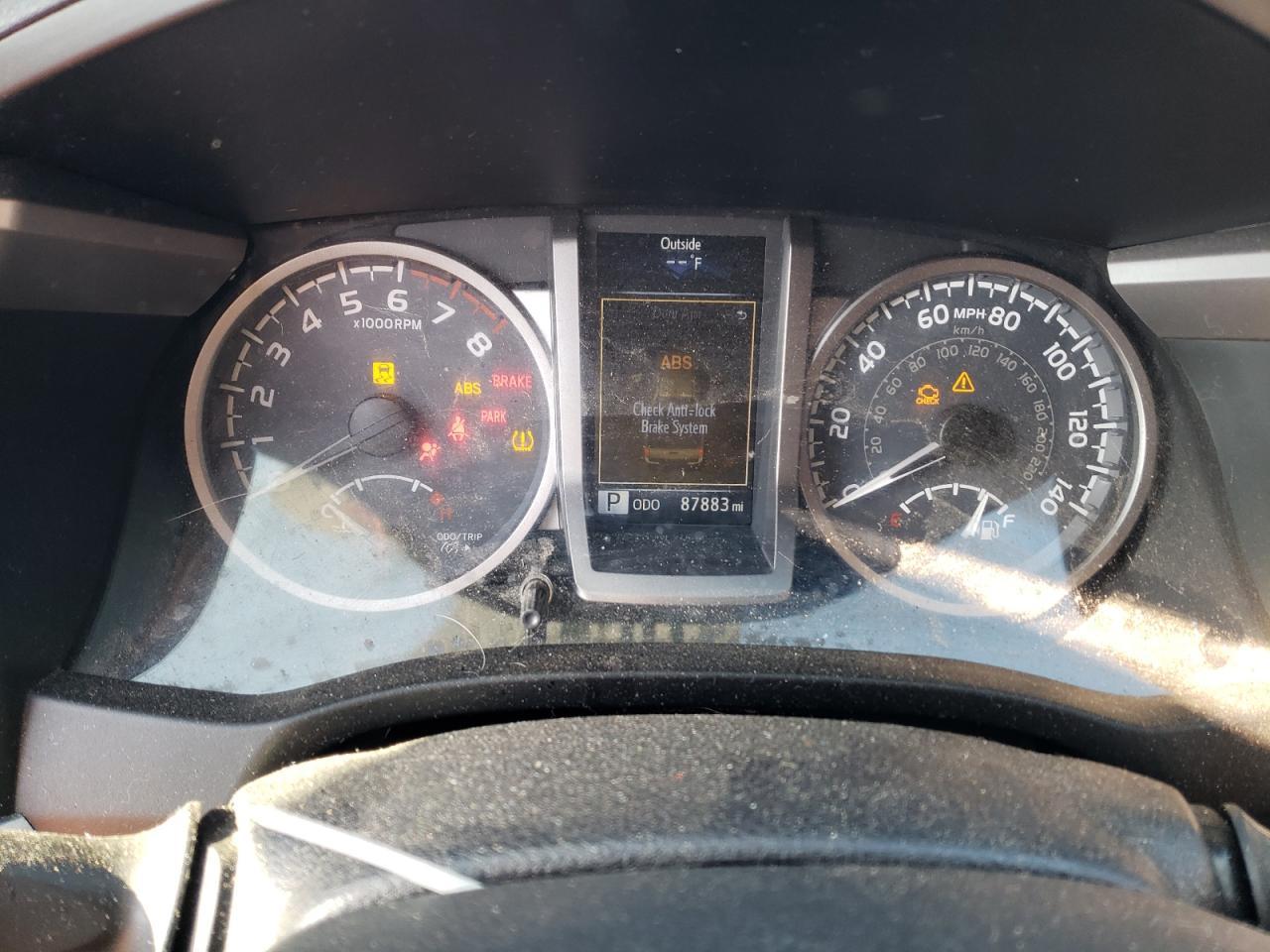 VIN: 5TFCZ5AN1JX146510 2018 TOYOTA TACOMA