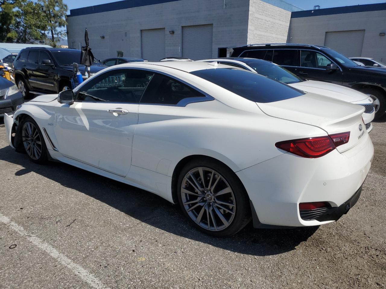 JN1EV7EKXHM362774 2017 Infiniti Q60 Premium